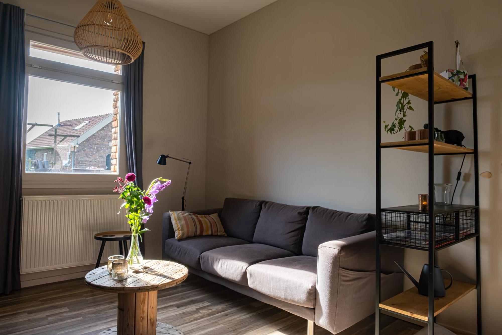 Hoeve De Binnenplaets Schimmert Bilik gambar