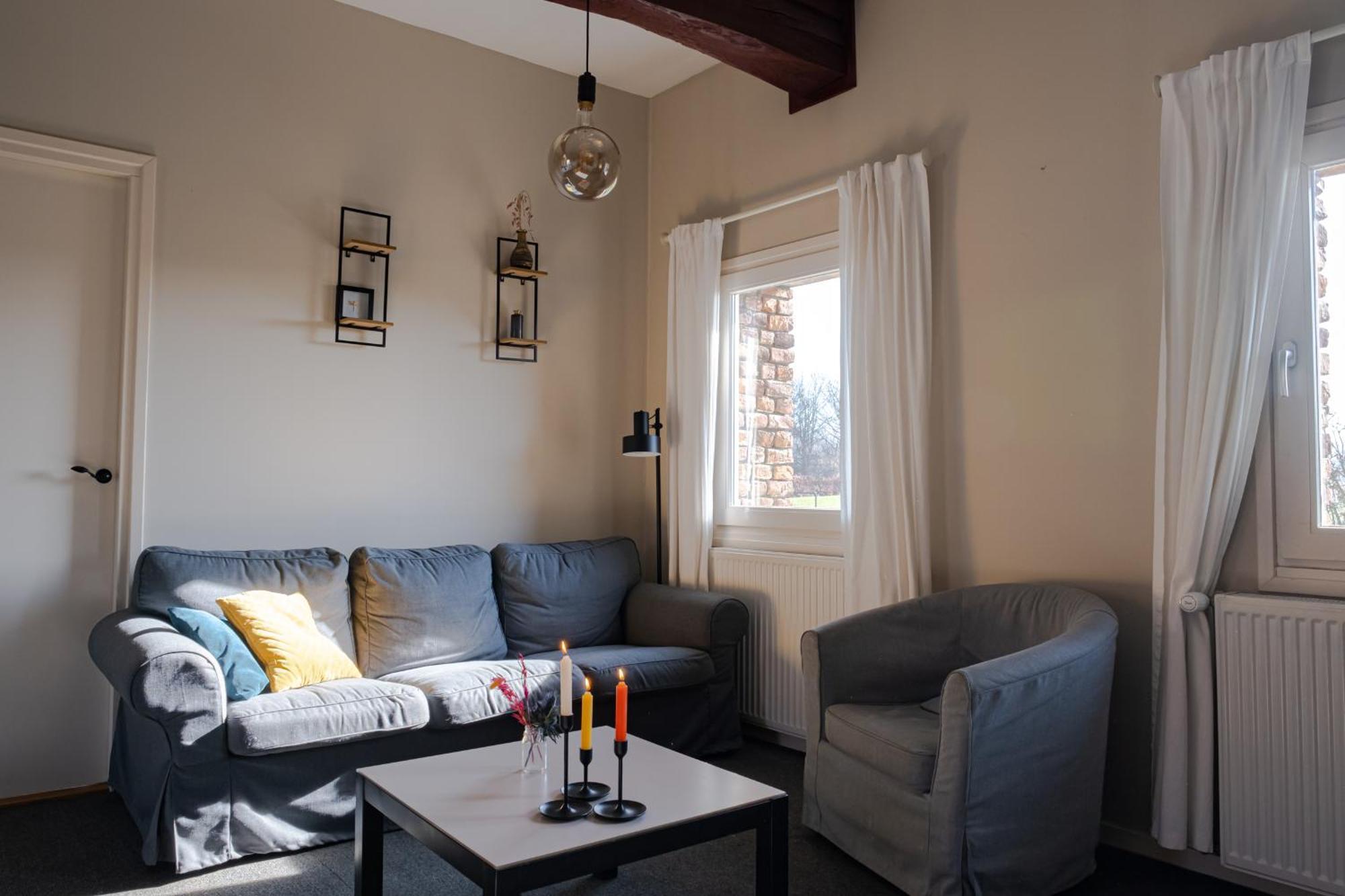 Hoeve De Binnenplaets Schimmert Bilik gambar