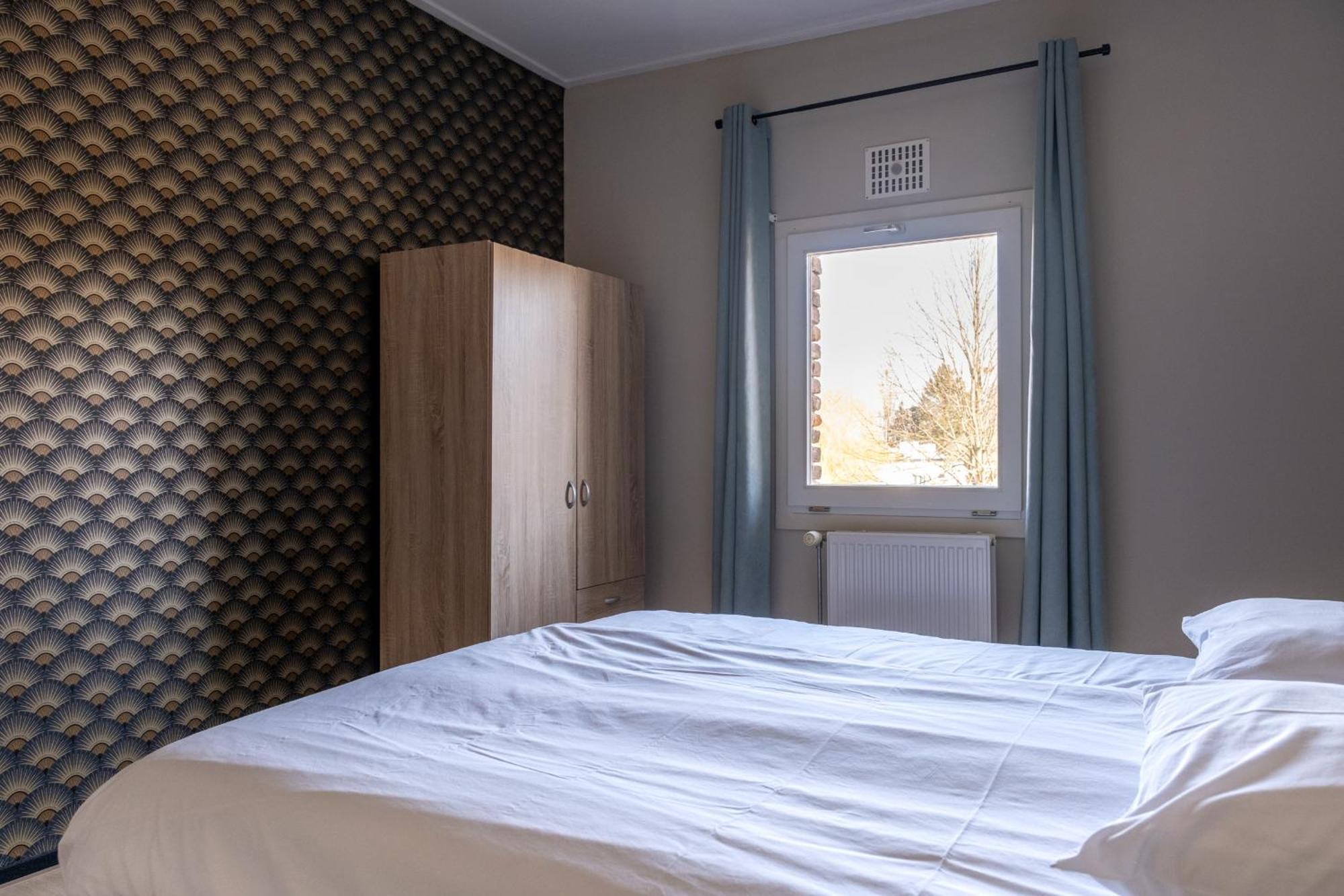 Hoeve De Binnenplaets Schimmert Bilik gambar