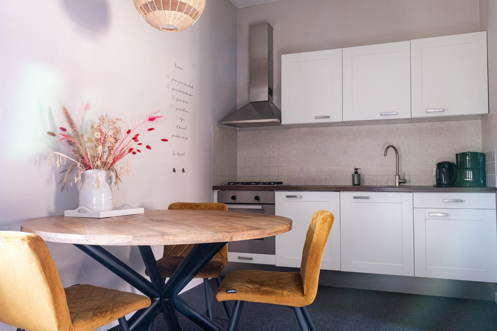 Hoeve De Binnenplaets Schimmert Bilik gambar