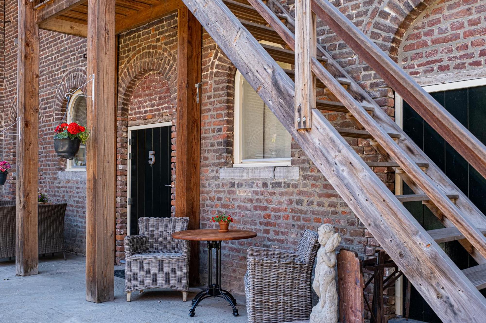 Hoeve De Binnenplaets Schimmert Luaran gambar