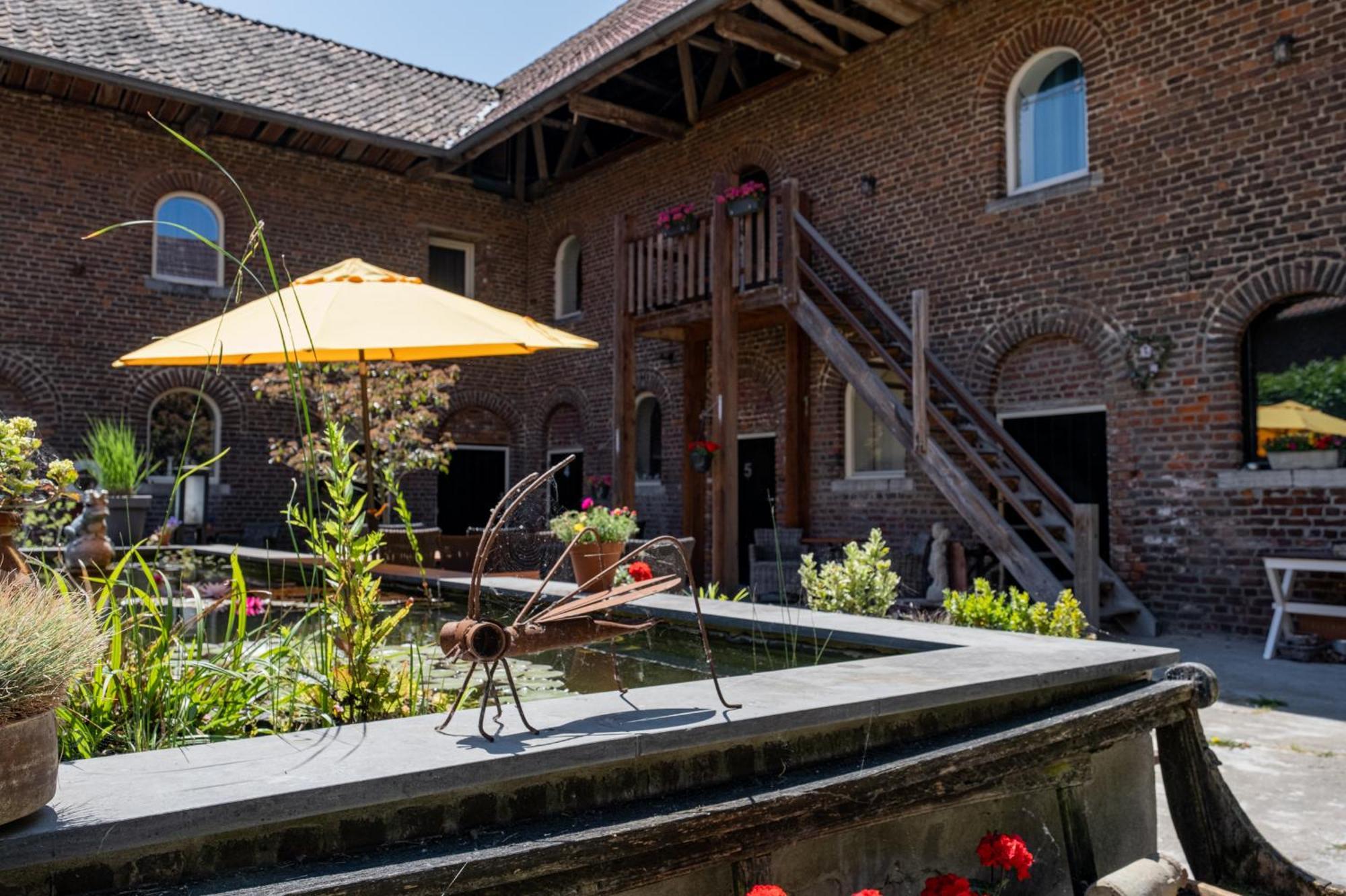 Hoeve De Binnenplaets Schimmert Luaran gambar